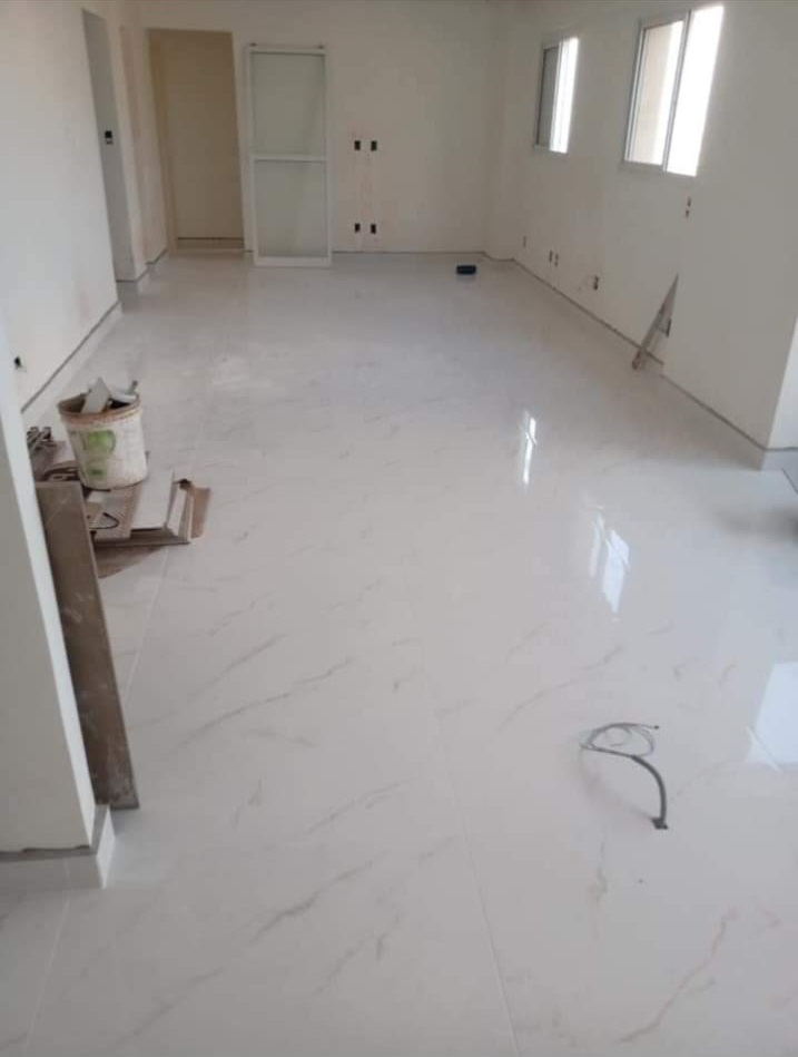 Construção EPS — frontal com aberturas